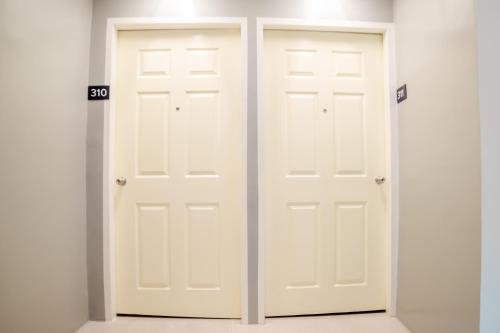 Exterior view, Bridge Hotel near Carmen Public Market