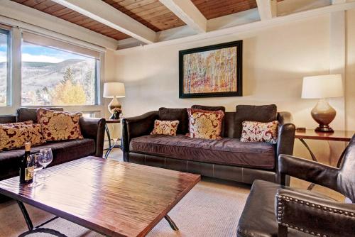 Modern 2 BR Condo Lodge at Vail, Walk to Gondola in Vail, USA