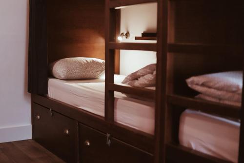 Bed in 4-Bed Mixed Dormitory Room image 3