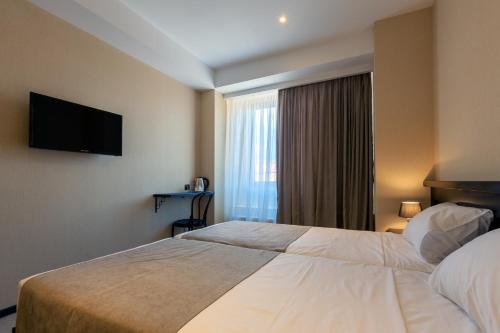 Solomon Room Type - Double or Twin Room with City View
