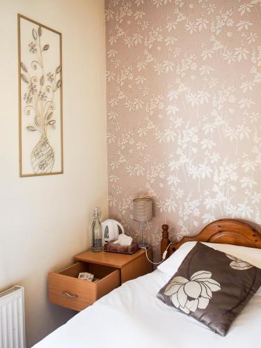 Leaded Light Guest House - image 10