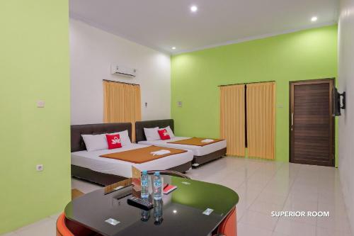 ZEN Rooms B Walk Batu