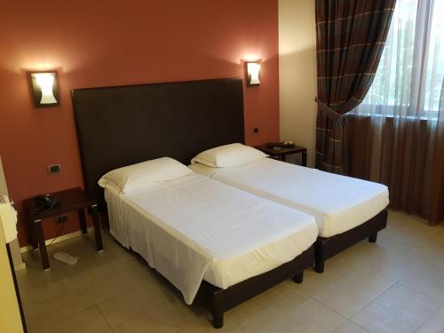 2 twin beds