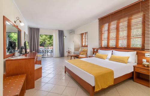 Porfi Beach Hotel - image 5
