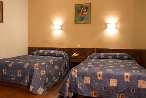 Twin Room image 4