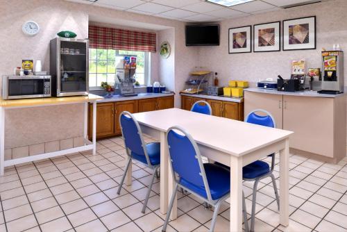 Americas Best Value Inn And Suites Maryville