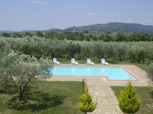 Apartment with Pool View