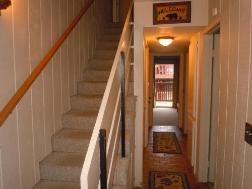 Two-Bedroom Premier Townhouse Unit #69 by Snow Summit Townhouses Bus Lic #23581 - image 3