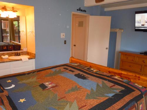 Two-Bedroom Premier Townhouse Unit #69 by Snow Summit Townhouses Bus Lic #23581 - image 5