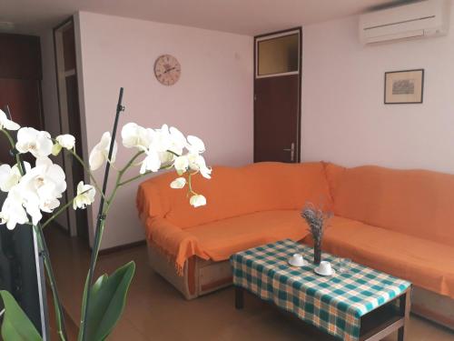  Apartment Ana near Znjan beach, Unterkunft in Split