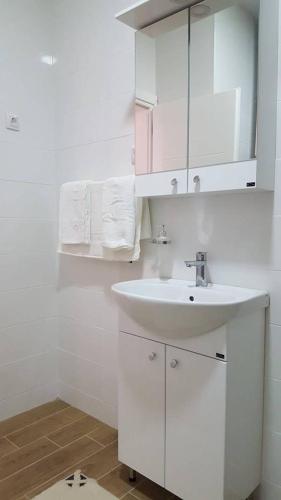 Apartment image 10