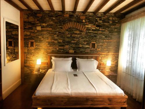 El Vino Hotel & Suites - image 5