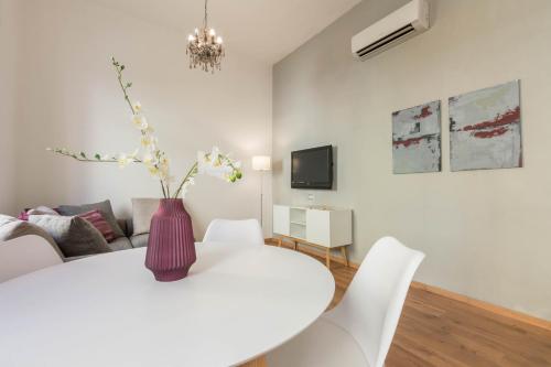  Helmi34 - Appartamento Chic dotato di tutti i comfort nel centro di Cagliari, Pension in Cagliari