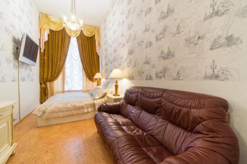 Aristocrat Apartment - image 5