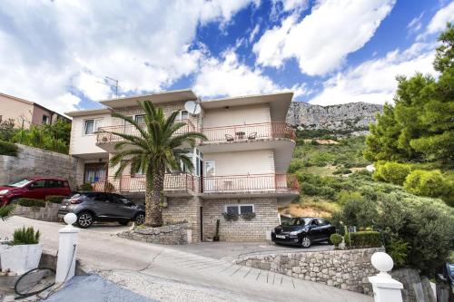 Apartments by the sea Brela Makarska - 13620