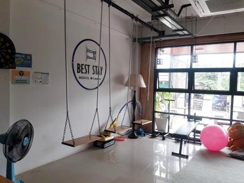 Shared lounge/TV area, Best Stay Hostel in Koh Lanta