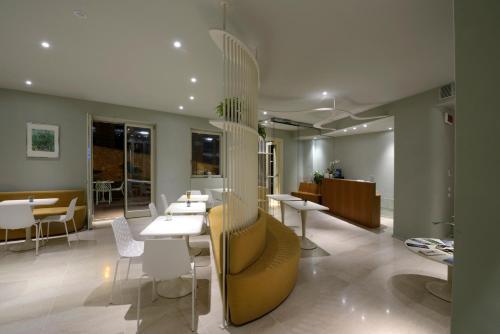 Aromi Piccolo Hotel 4