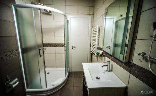 Garni Hotel 018 In - image 8