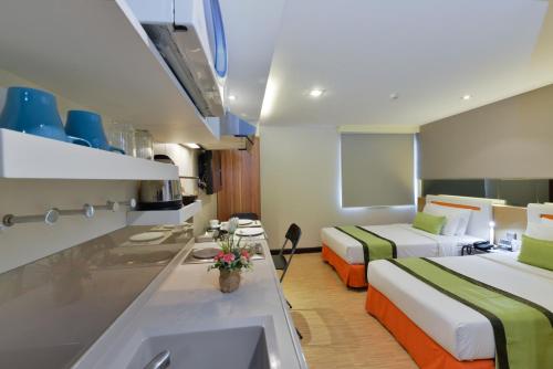 2 twin beds