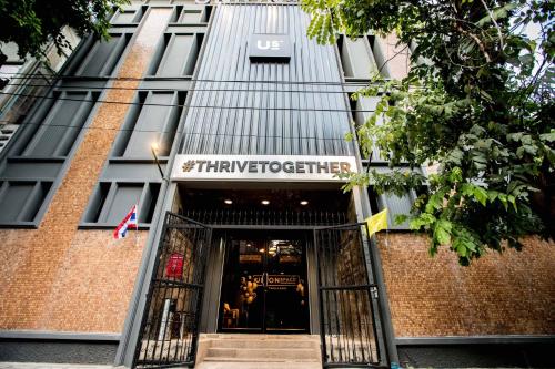 Unterkunft von außen, Apartment (9 m²), 8 Schlafzimmer und 3 eigene Badezimmer in Sukhumvit (The Capsule by UnionSPACE Co-working and co-living) in Bangkok