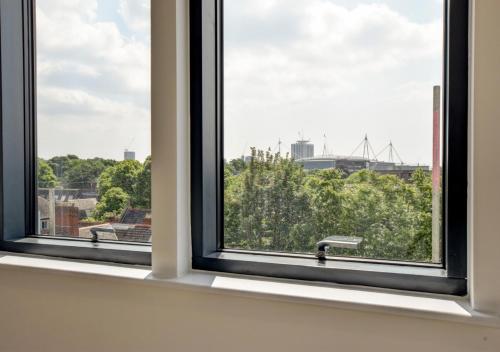 Pen Dinas Cardiff Apartment - Tap to explore photos