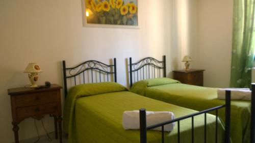 2 twin beds