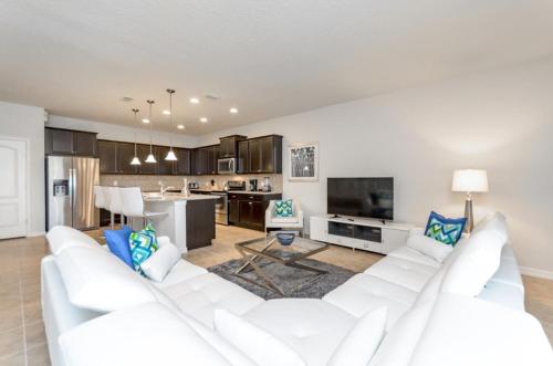 Windsor At Westside 8811MD - image 8