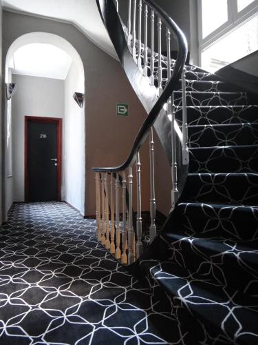 ล็อบบี้, เซฟสเตย์ บรัสเซลส์ แกรนด์ เพลส (Safestay Brussels Grand Place) near น้ำพุรูปปั้นเด็กผู้หญิงนั่งฉี่เจนเนเคพิส