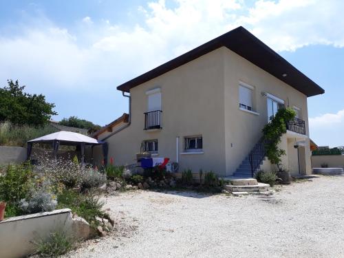 Guest House Domaine des Grouilleres in Saint-Clair-du-Rhone (Rhone-Alpes)