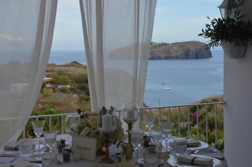 Hotel Agave e Ginestra - Ventotene, Italia - Aggiornato 2026: Prezzi degli  alberghi e recensioni | Planet of Hotels