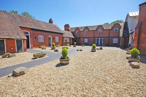 บริการและสิ่งอำนวยความสะดวก, The Mount Country Manor Hotel & Golf in วูล์ฟแฮมตัน