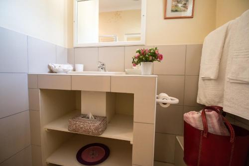 Cornerway House Room Type - Twin Room