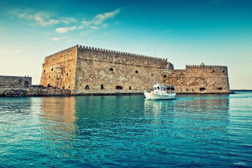 Heraklion Youth Hostel - image 4