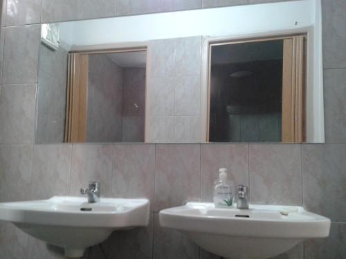 Heraklion Youth Hostel - image 8
