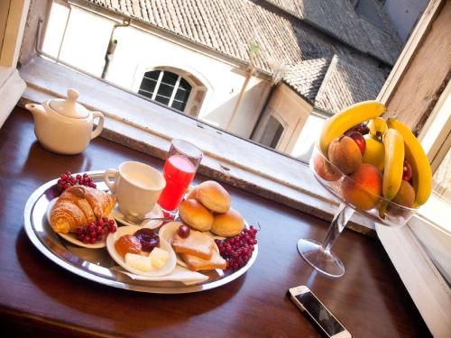 Pantheon Inn - image 6