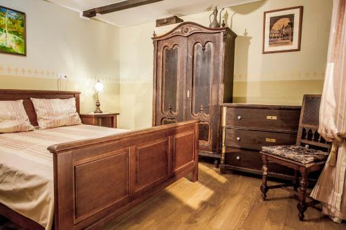 Country house with a pool in Medvednica Nature Park in ทรึนเย