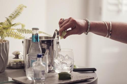 Tweedies Bar and Lodge - image 13