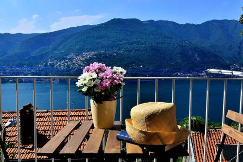  ALTIDO Cosy Apt for 4 with Balcony and View of Lake Como in Blevio