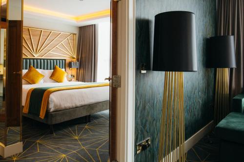 Iveagh Garden Hotel - image 8