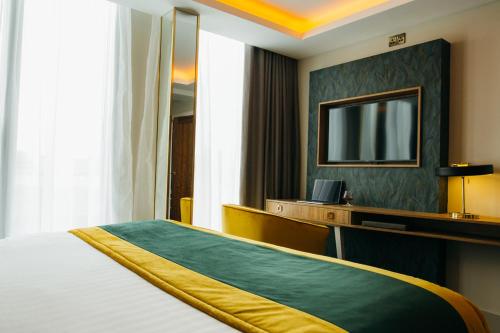 Iveagh Garden Hotel - Tap to explore photos