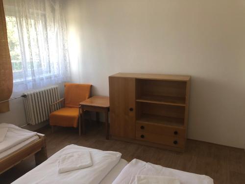 2 twin beds