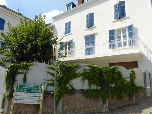 Les Volets Bleus chambre d'hôte Saint-Étienne-la-Varenne