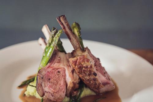 Tweedies Bar and Lodge - image 5