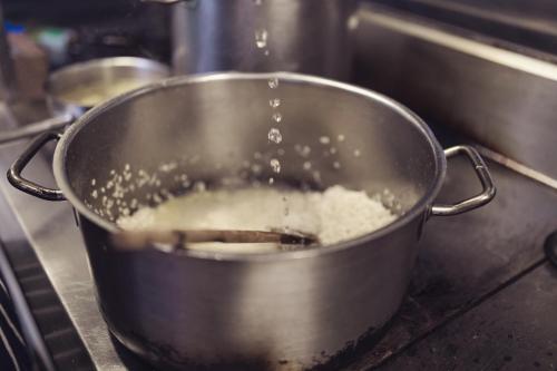 Tweedies Bar and Lodge - image 2