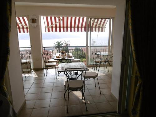 Food and beverages, Hotel La Flore near Mt Boron