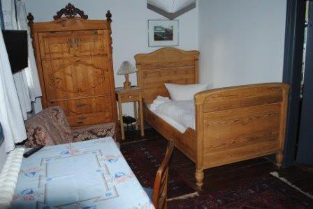 1 twin bed