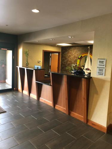 Előcsarnok, Countryview Inn & Suites in Robinson
