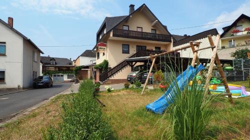 Ferienwohnung Gerhard Lenz - Apartment - Ellenz-Poltersdorf