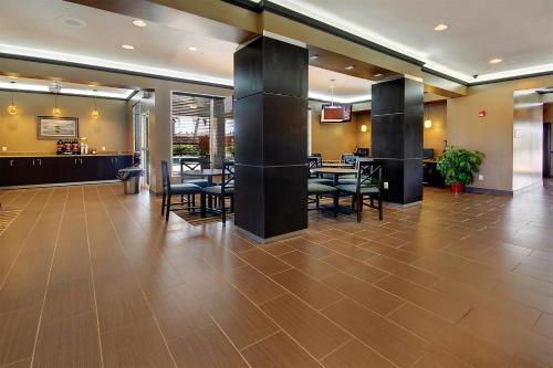 Best Western Plus Seawall Inn & Suites by the Beach