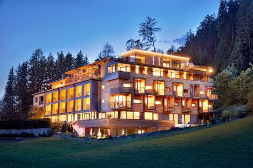 Naturhotel Die Waldruhe - Hotel - Chienes